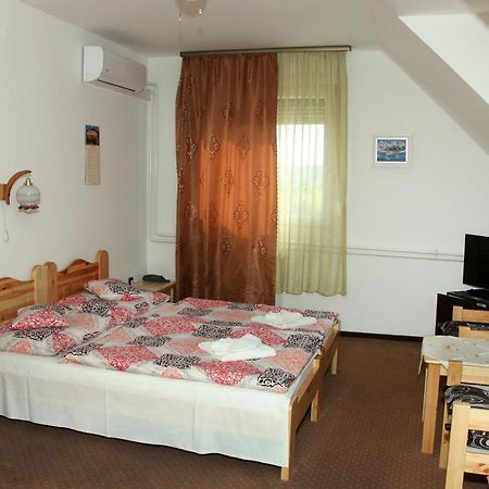 Olympos Panzio Hotell Budaörs Exteriör bild