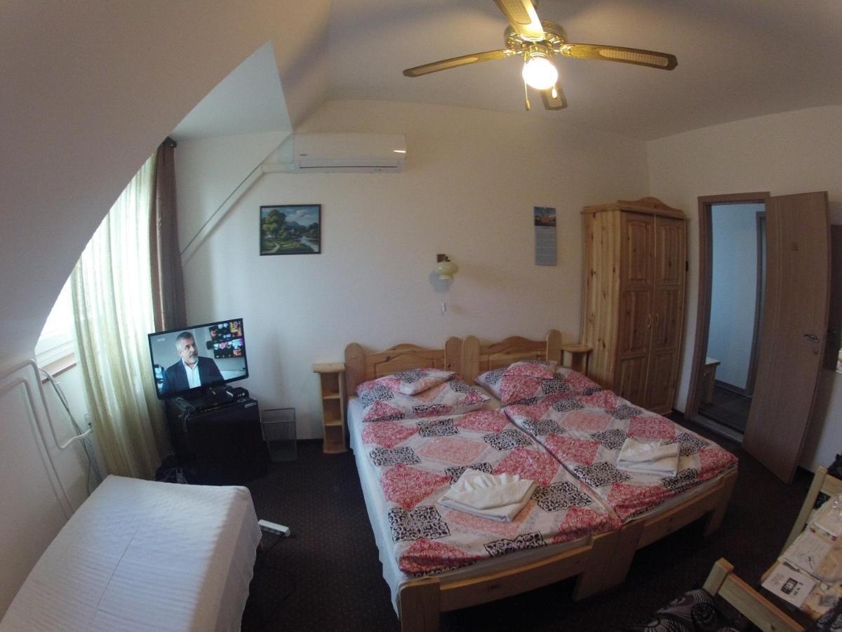 Olympos Panzio Hotell Budaörs Exteriör bild