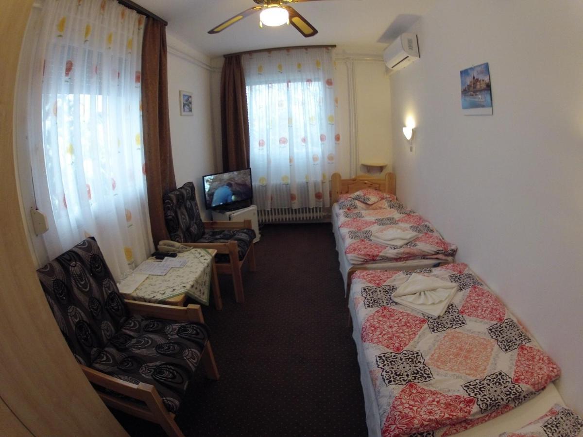 Olympos Panzio Hotell Budaörs Exteriör bild