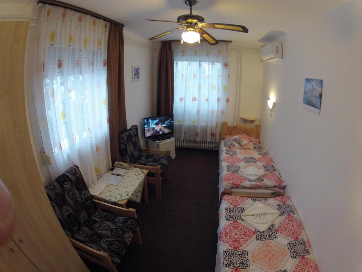 Olympos Panzio Hotell Budaörs Exteriör bild