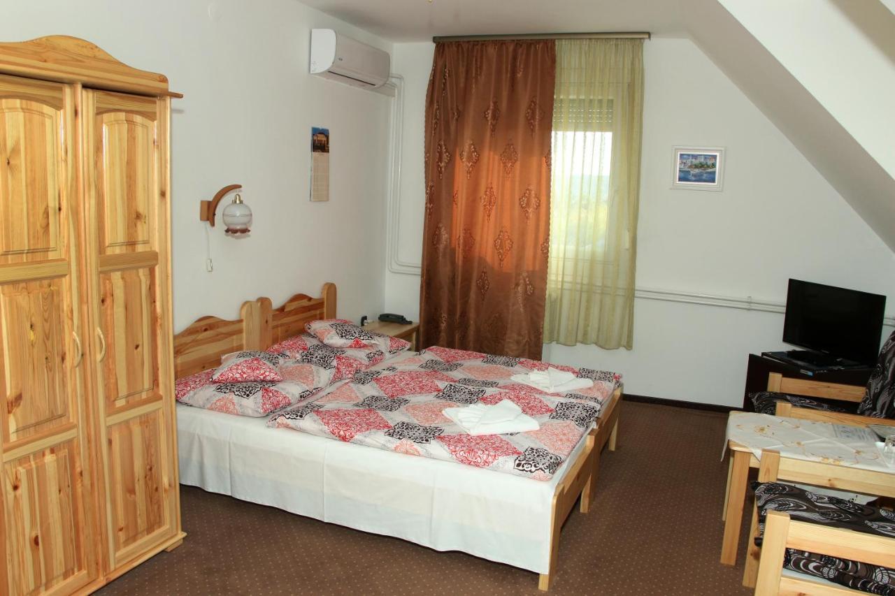 Olympos Panzio Hotell Budaörs Exteriör bild